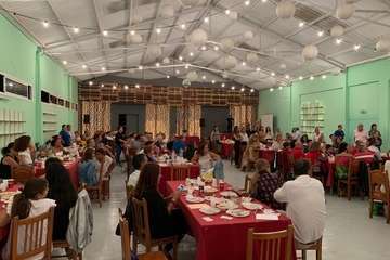  Éxito del Picoteo Solidario de Ya Era Hora (Foto TA)